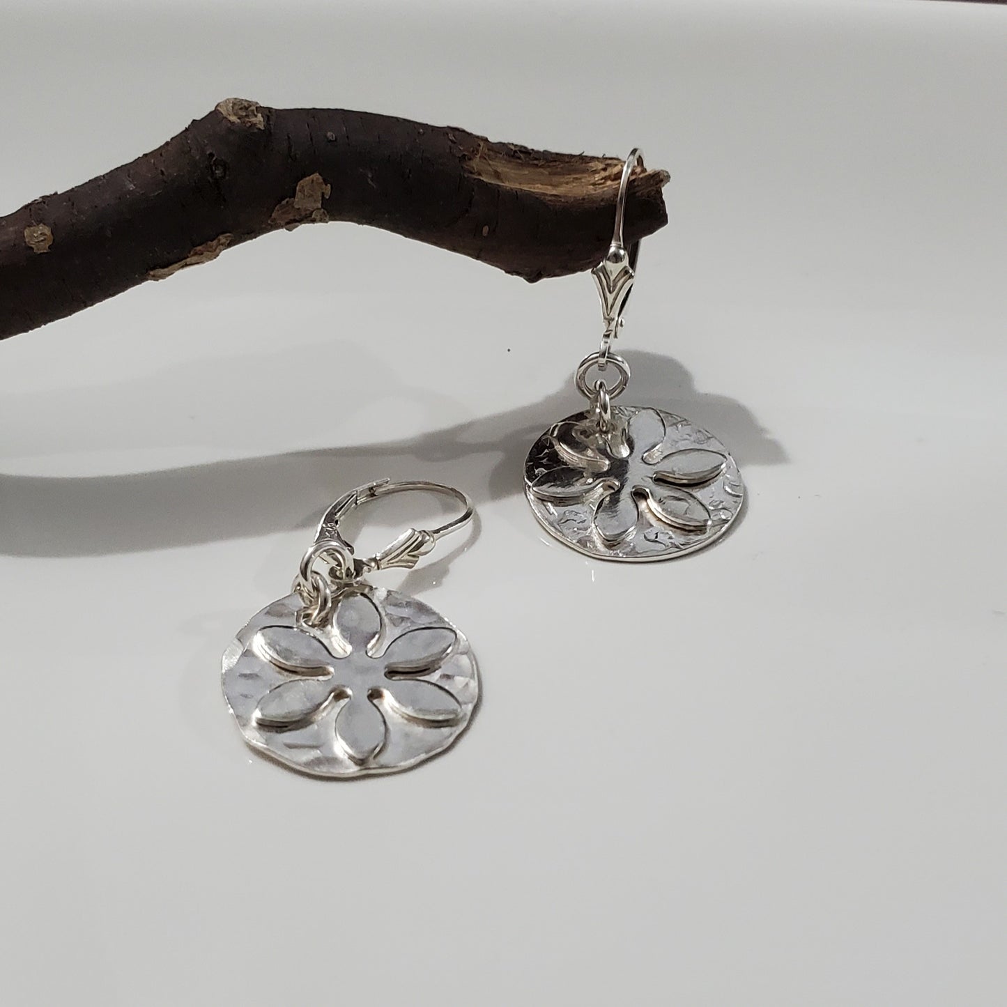 Fleur-de-Lis Wild Daisy Earrings - Plein De Vie Jewelry