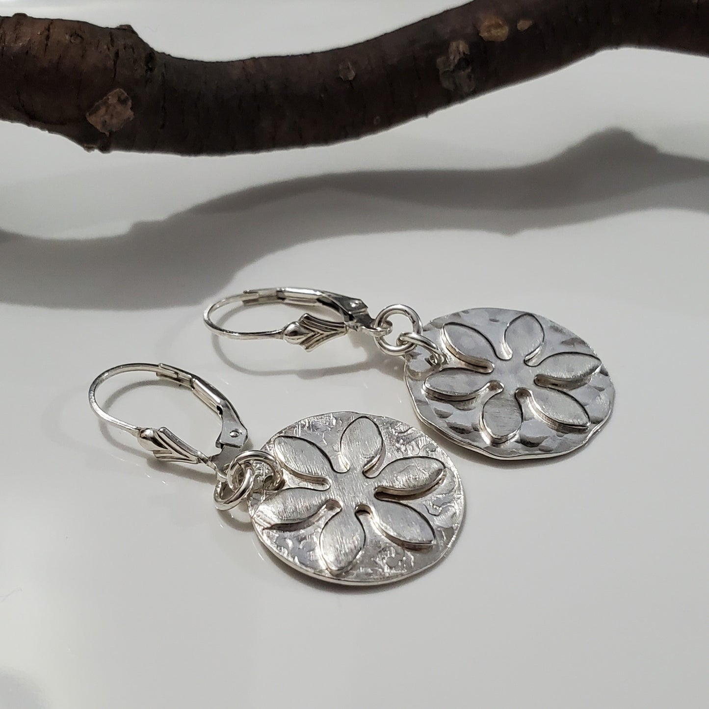 Fleur-de-Lis Wild Daisy Earrings - Plein De Vie Jewelry