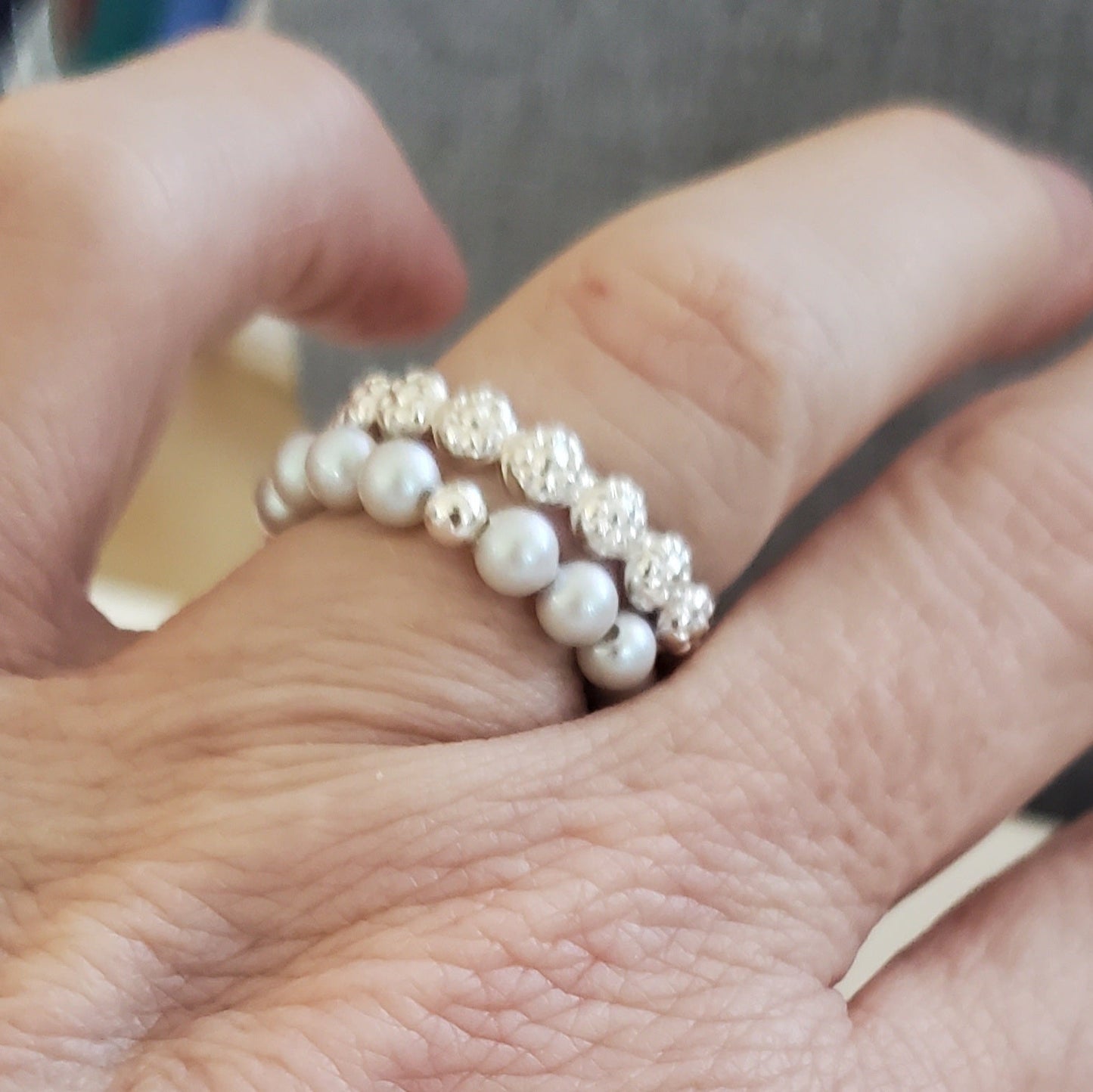 Iridescent Grey Pearl Stretch Ring - Plein De Vie Jewelry