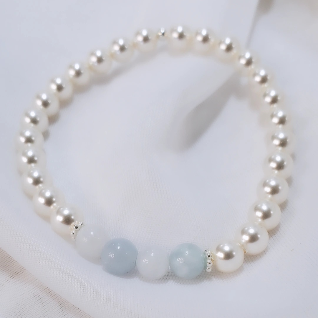 Swarovski Pearl and Aquamarine Gemstone Bracelet combining the elegance of pearls, symbolizing luck and wealth, with the youthful and happy essence of aquamarine. This soft and charming bracelet can be worn solo or layered with other Plein De Vie favorites, adding a touch of luck and joy to your day.