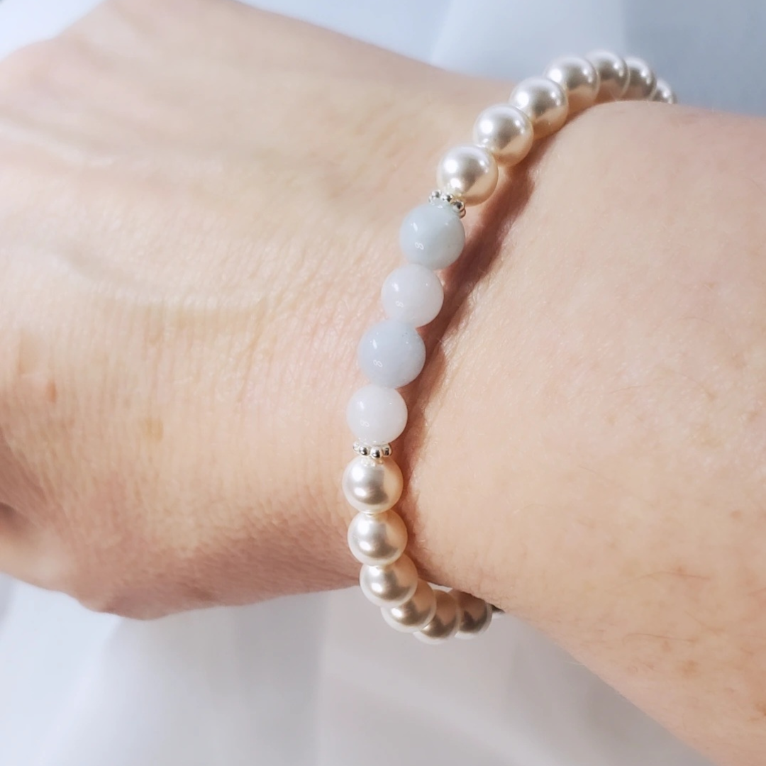 Swarovski Pearl and Aquamarine Gemstone Bracelet combining the elegance of pearls, symbolizing luck and wealth, with the youthful and happy essence of aquamarine. This soft and charming bracelet can be worn solo or layered with other Plein De Vie favorites, adding a touch of luck and joy to your day.