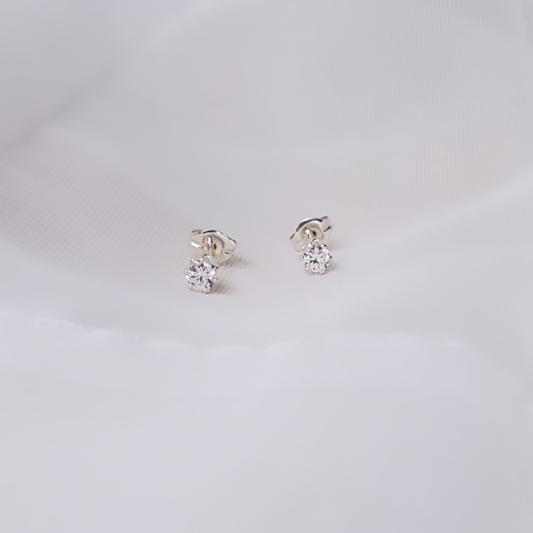 Introducing my Sterling Silver Post Swarovski Crystal Shine Like A Diamond Earrings: dazzling and glamorous, adding sparkle to your look with Swarovski crystals. Perfect for any occasion, these earrings embody elegance and sophistication.