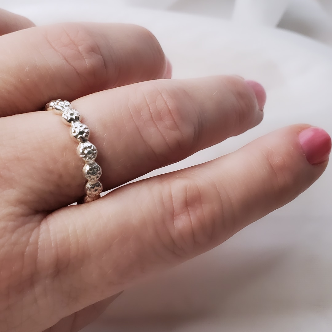 Dynamic Elegance: Berry-Inspired Sterling Silver Ring