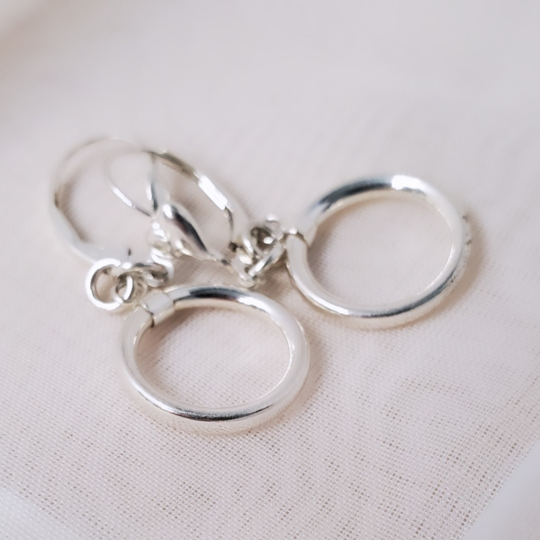 Introducing my Sterling Silver Heart Leverback Circle of Love Earrings: a beautiful symbol of love and affection. With a secure leverback closure for comfort, these earrings feature a heart-shaped design, representing eternal love and connection. Perfect for everyday wear or special occasions, they make a sentimental addition to your jewelry collection.