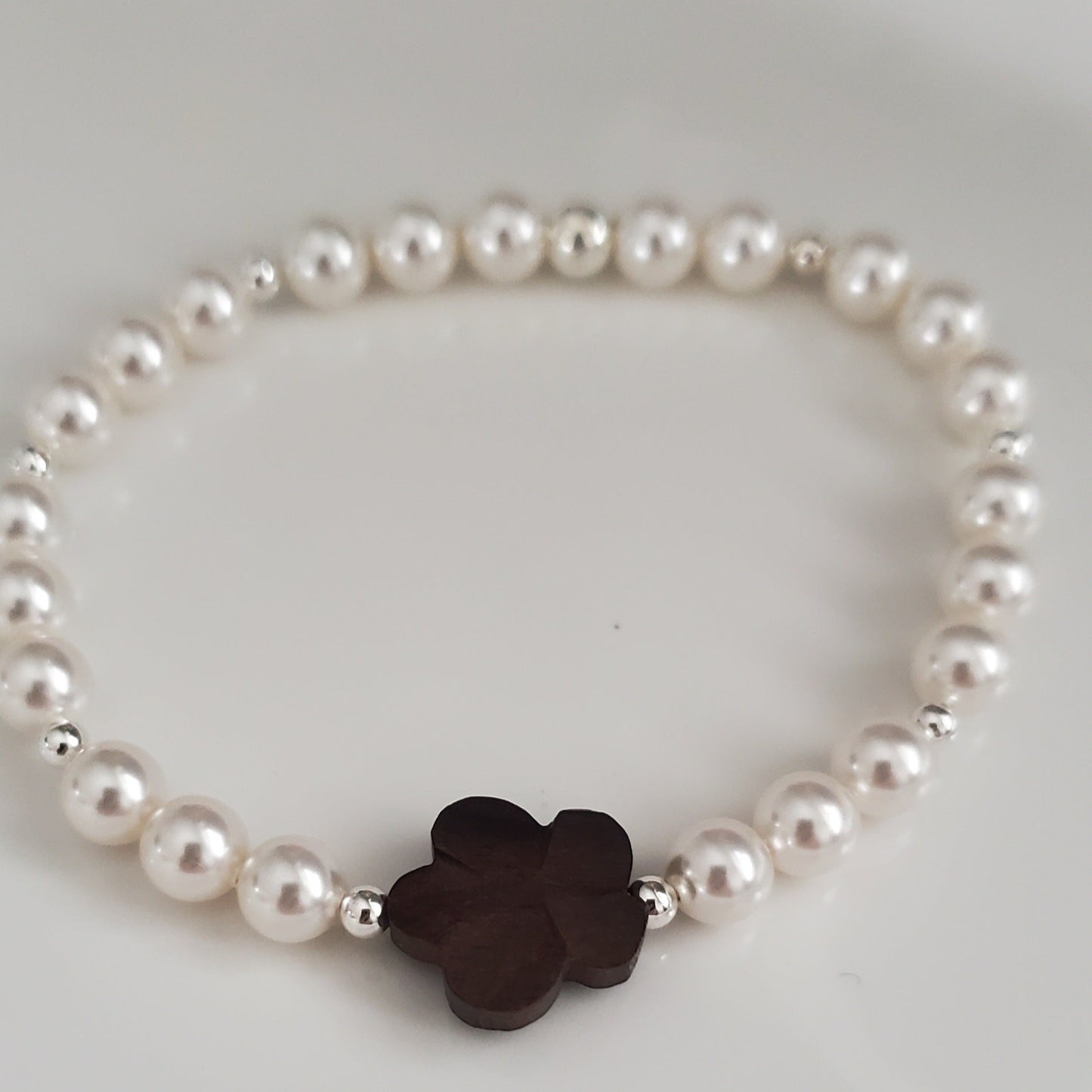 Woodland Bloom – White Pearl & Dark Wood Flower Bracelet