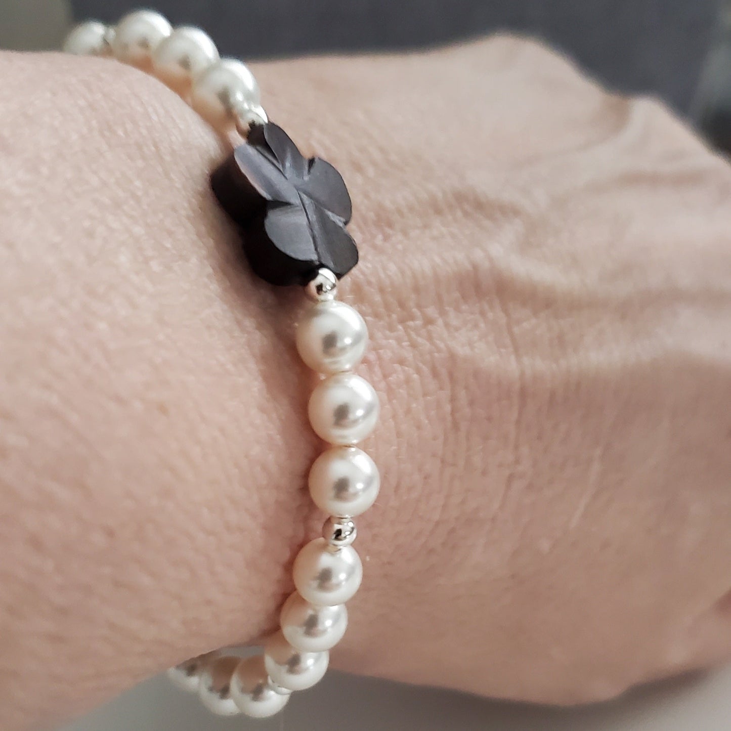 Woodland Bloom – White Pearl & Dark Wood Flower Bracelet