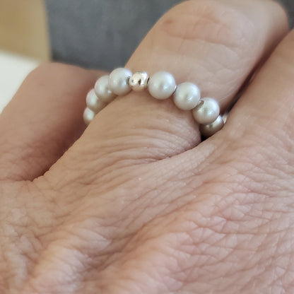 Iridescent Grey Pearl Stretch Ring - Plein De Vie Jewelry