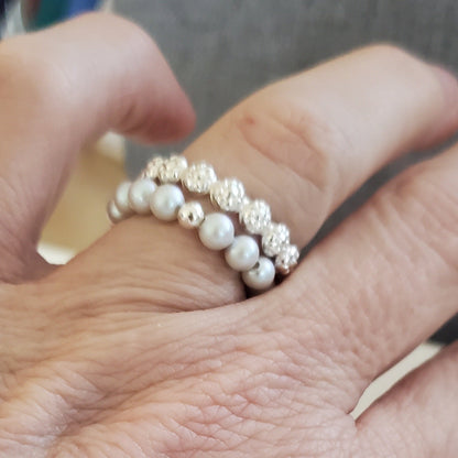 Iridescent Grey Pearl Stretch Ring - Plein De Vie Jewelry