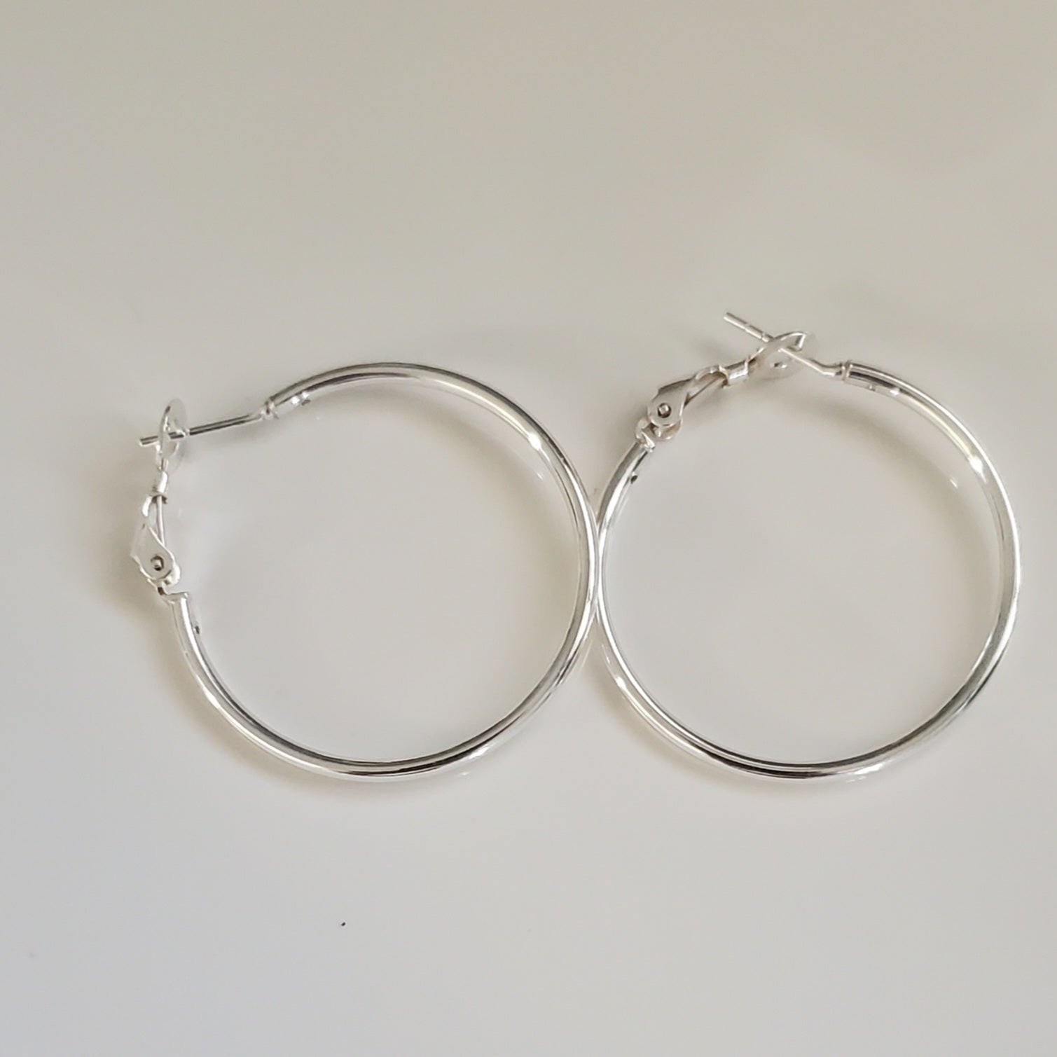 The Classic Hoop Earrings - Plein De Vie Jewelry