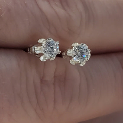 Brilliant Shine Cubic Zirconia Post Earrings - Plein De Vie Jewelry