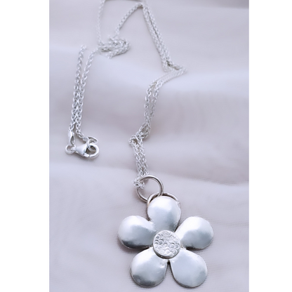 My Sterling Silver Ups a Daisy Necklace embodies rejuvenation, renewal, and authenticity. With its springtime charm and timeless beauty, the daisy symbolizes hope, confidence, and strength. This distinctive Plein De Vie piece is a delightful nod to sixties flower power, blooming eternally to remind you to stand up for your values and stay true to yourself.