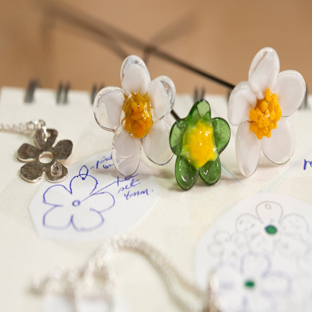 Sterling Silver Blossoms Shine in Flower Power Daisy Necklace