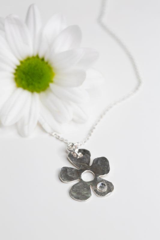 Sterling Silver Blossoms Shine in Flower Power Daisy Necklace