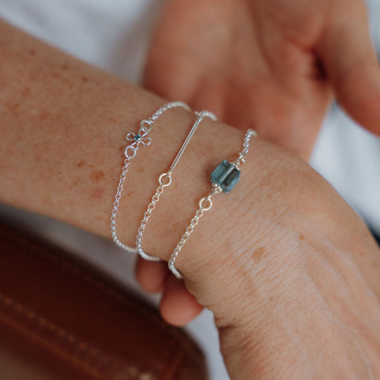 Sterling Silver Rolo Chain Bracelet with Aquamarine Crystal