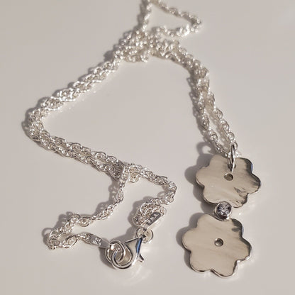 Daisy Glow Necklace Plein De Vie Jewelry