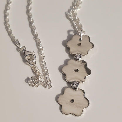 Daisy Glow Necklace Plein De Vie Jewelry
