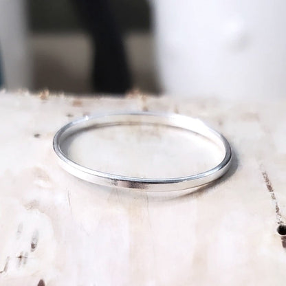 Minimalist Round Wire Stacking Ring - Plein De Vie Jewelry