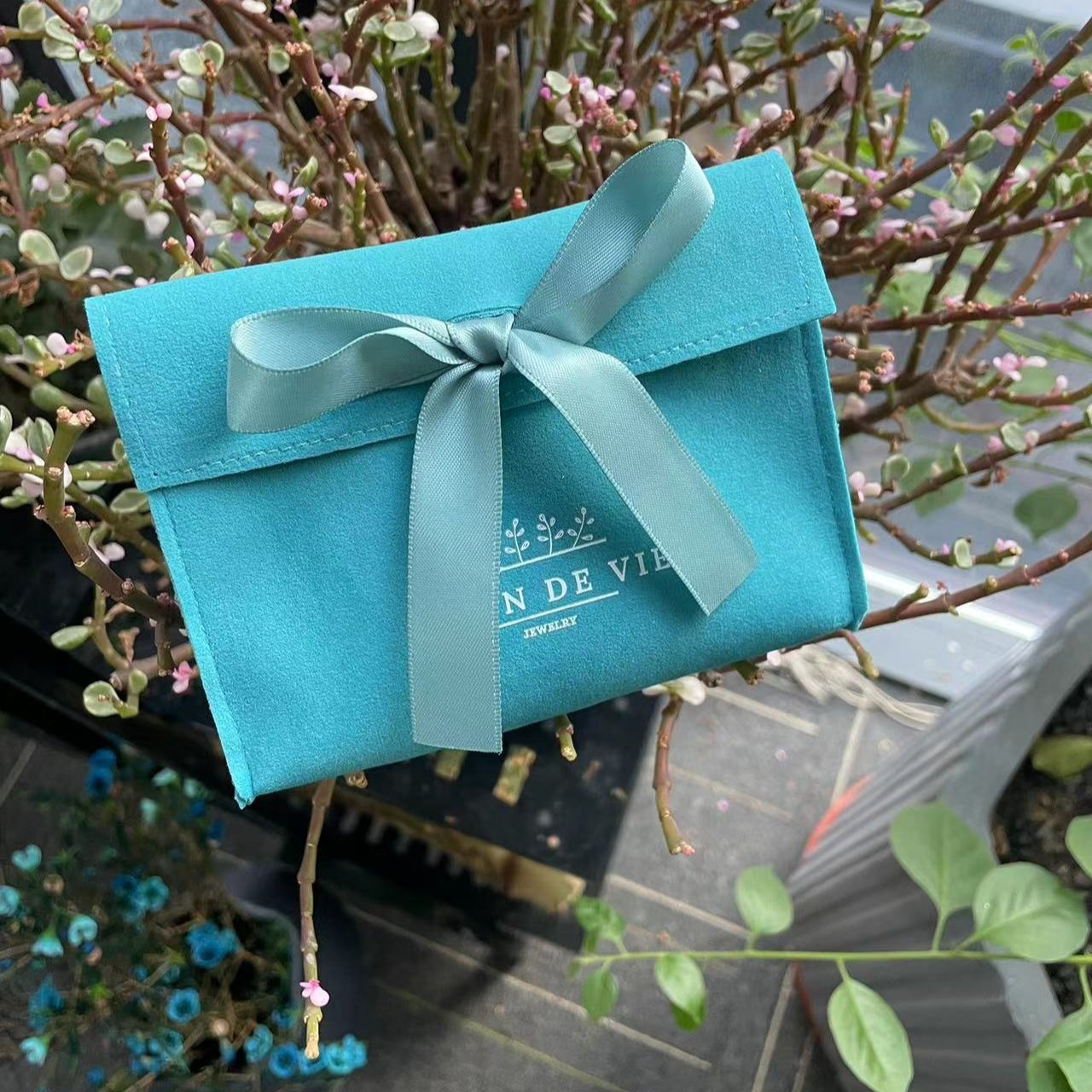 Elegant Essentials Jewelry Pouch - Plein De Vie Jewelry