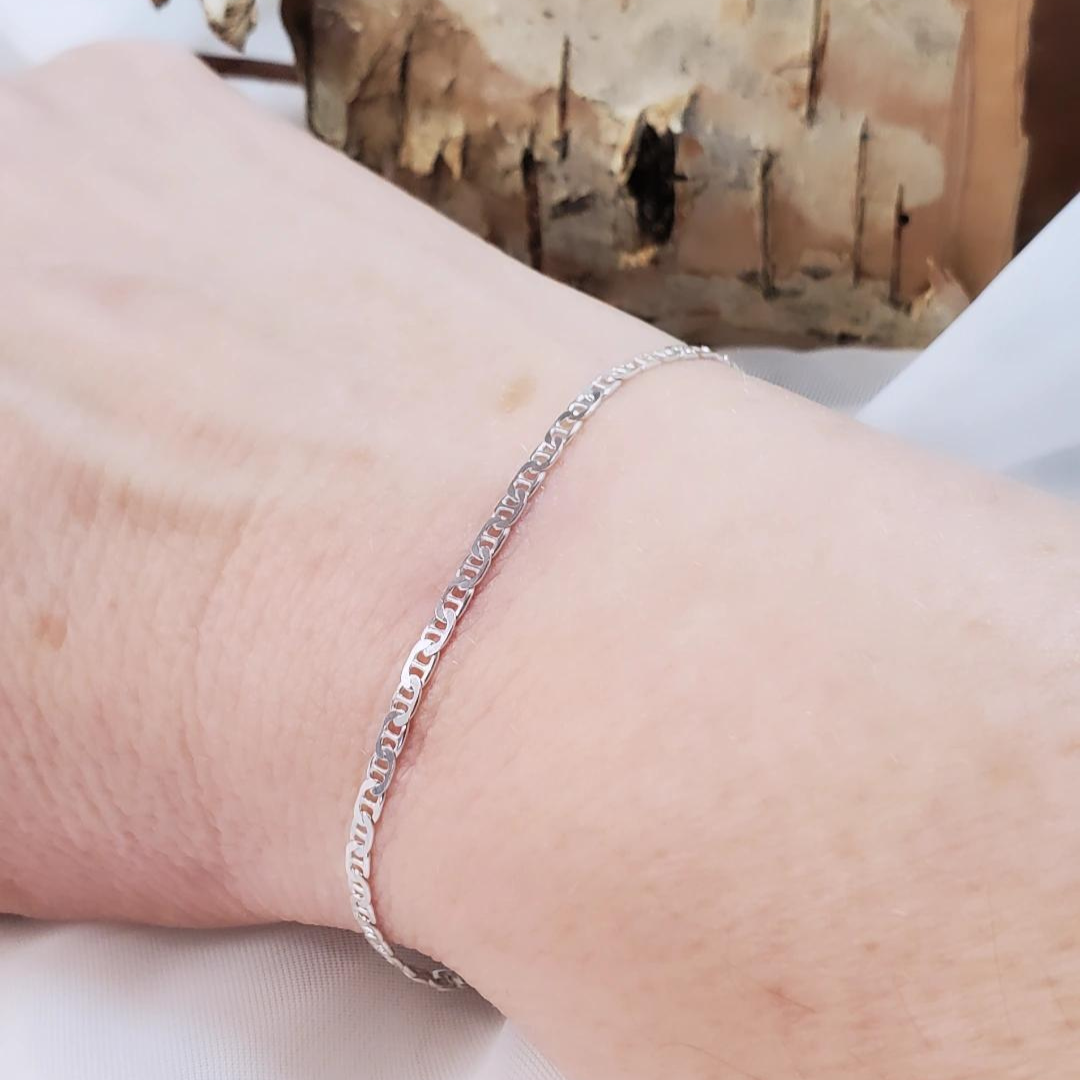 Sleek Mariner Curb: Sterling Silver Bracelet Oval Links