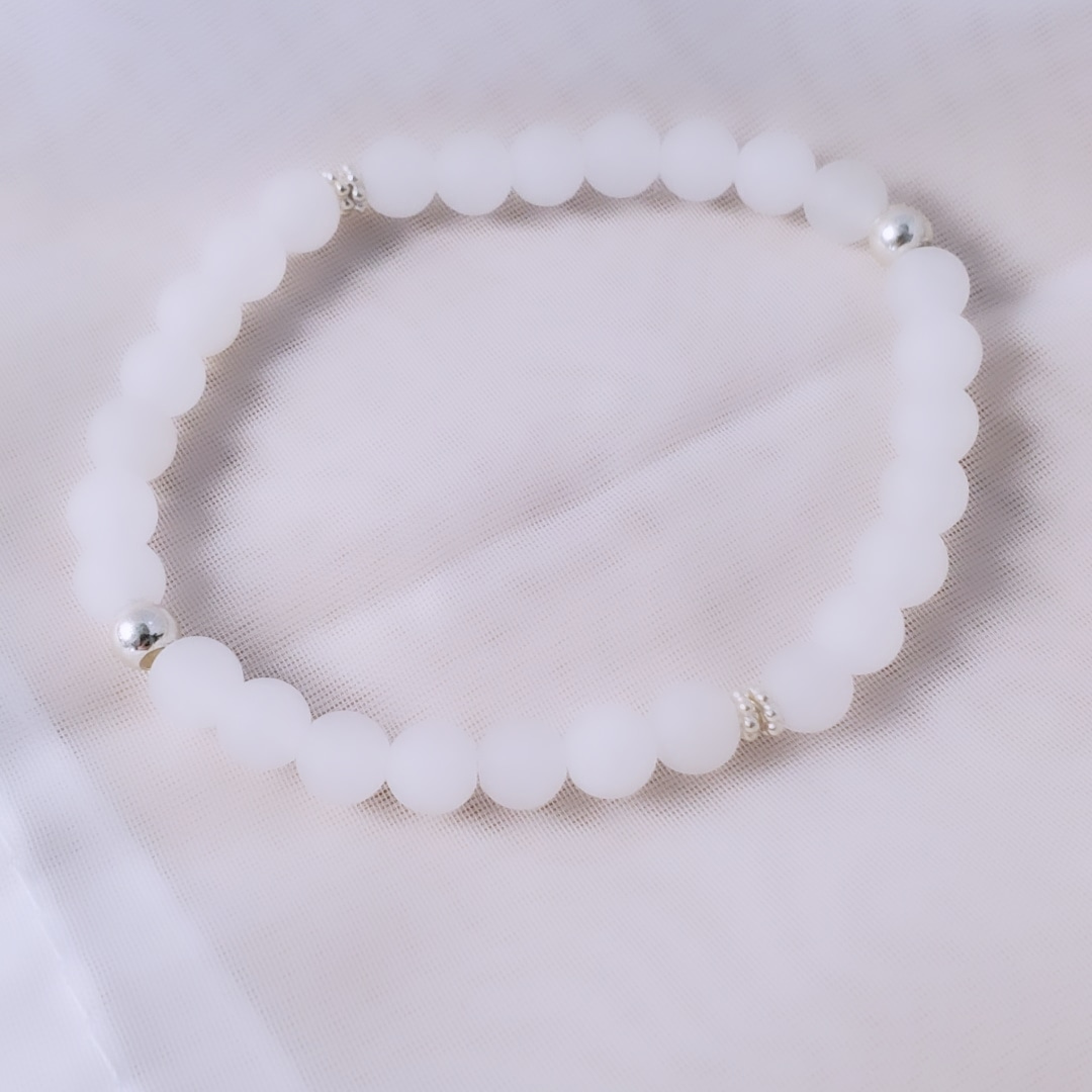 Icy Whispers: Sterling Silver Snowflake & White Jade Bracelet - Plein De Vie Jewelry