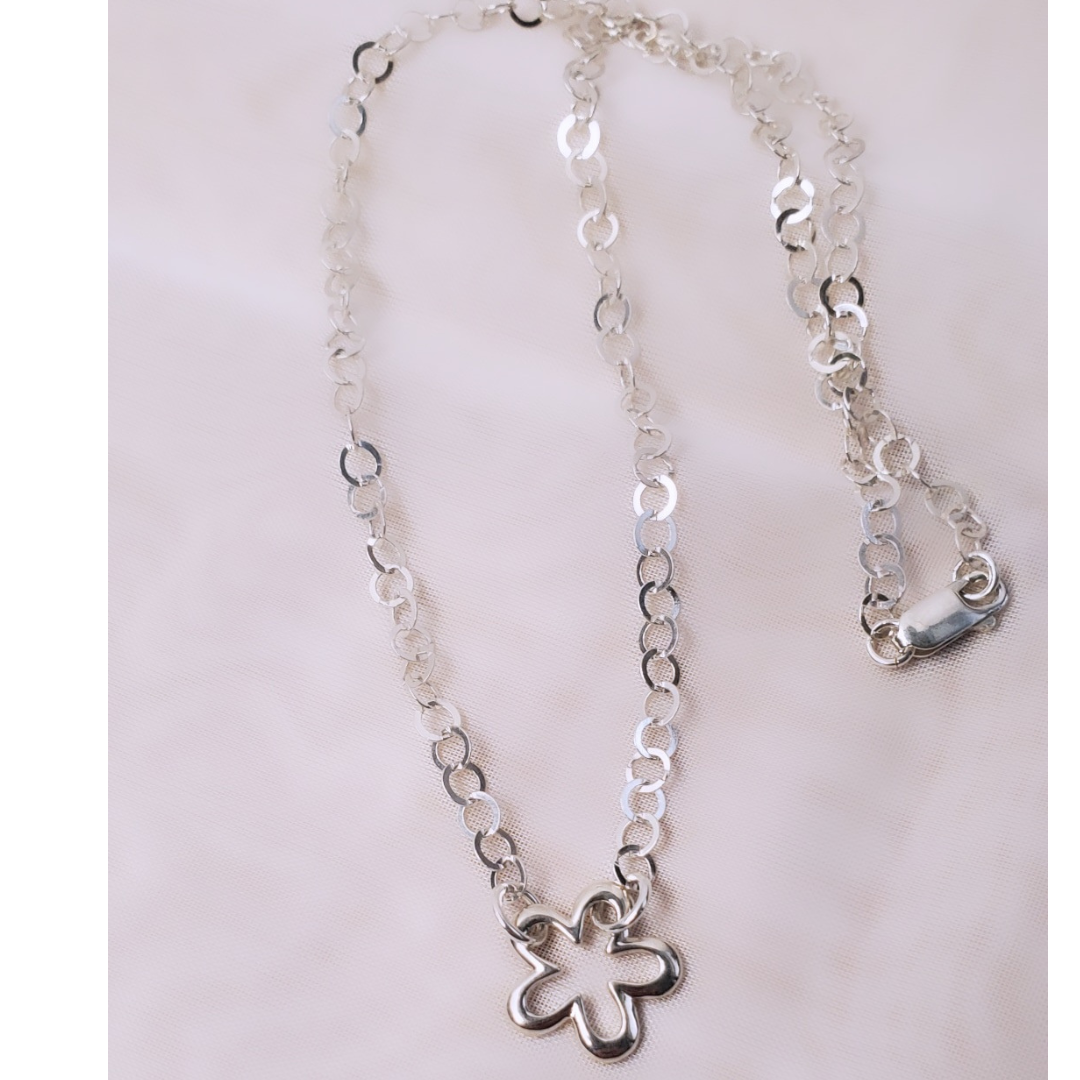 Sterling Silver Daisy Bloom Necklace – Plein De Vie Jewelry