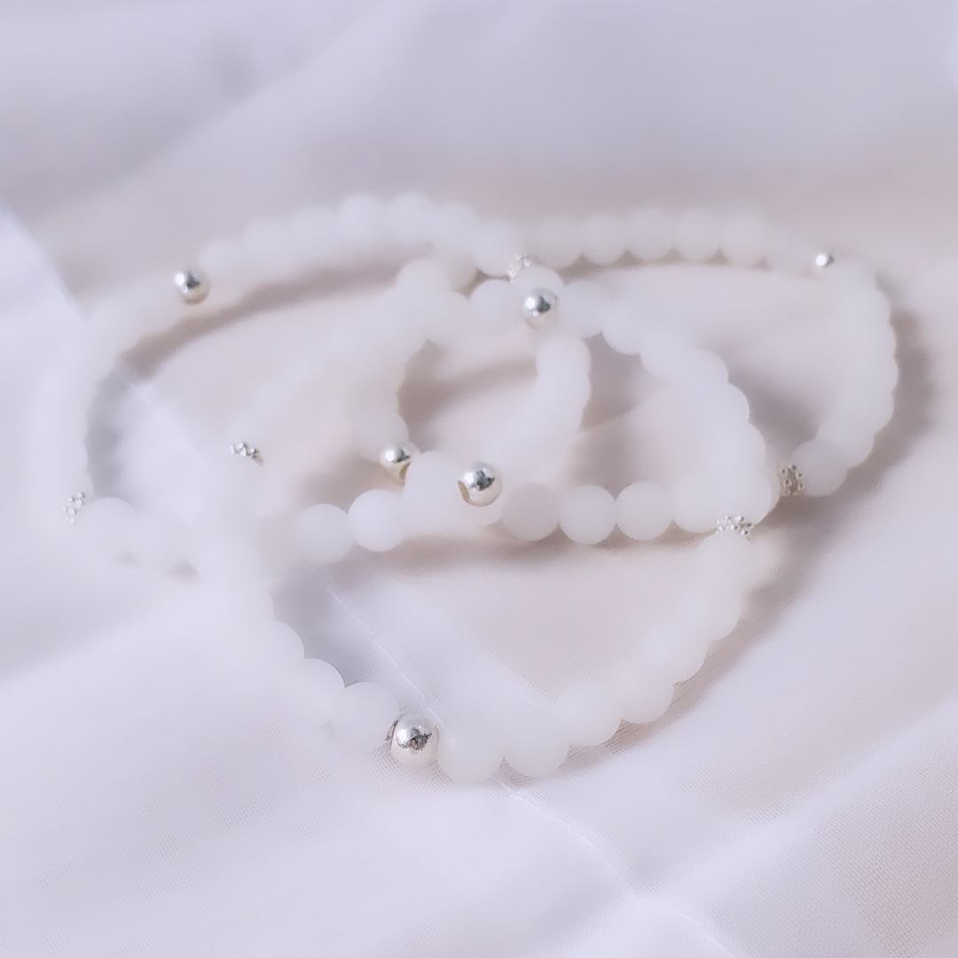 Icy Whispers: Sterling Silver Snowflake & White Jade Bracelet - Plein De Vie Jewelry