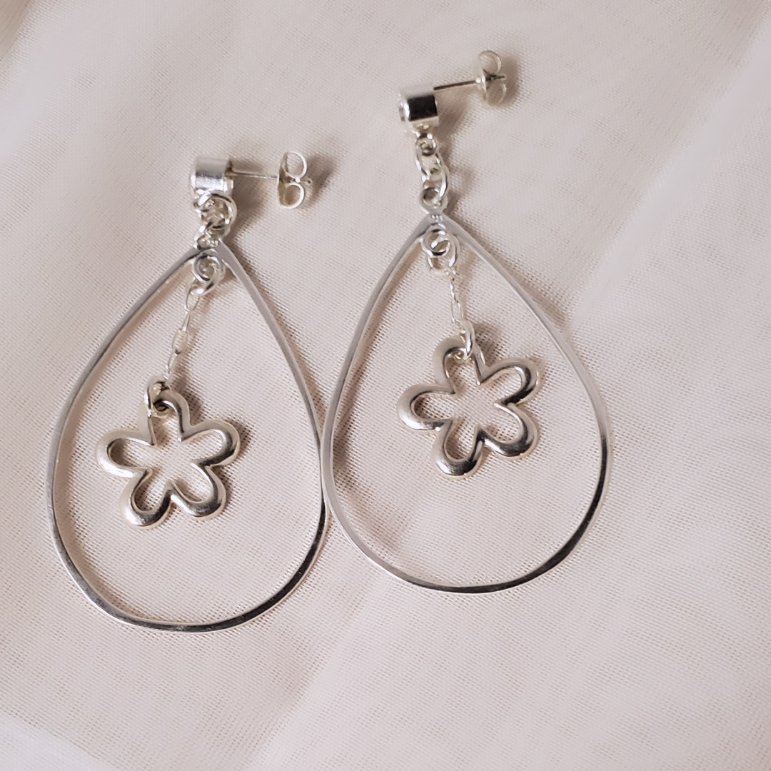 Sterling Silver Post Drewdrops and Daisies Earrings