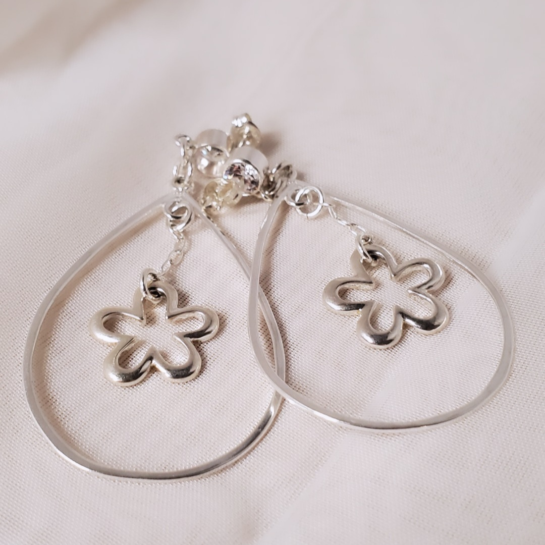 Sterling Silver Post Drewdrops and Daisies Earrings