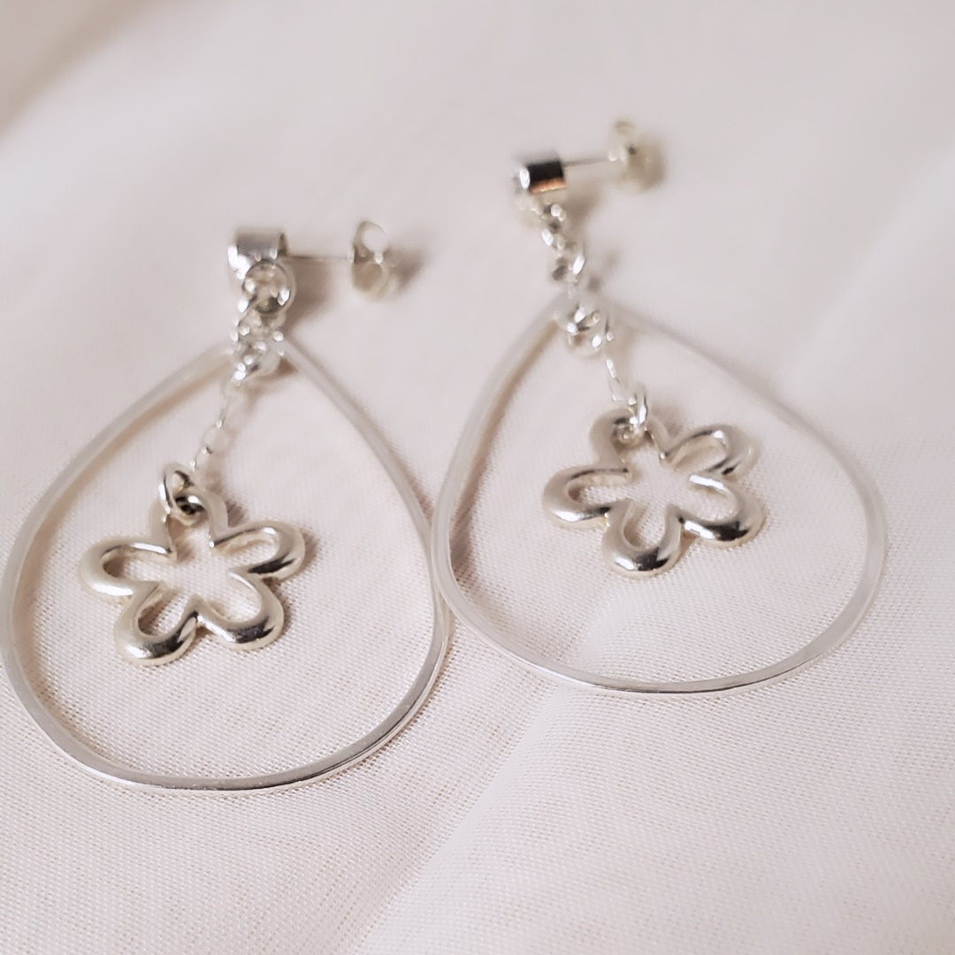 Sterling Silver Post Drewdrops and Daisies Earrings