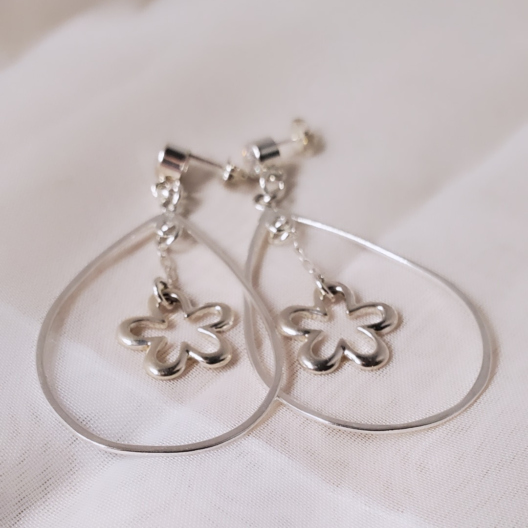 Sterling Silver Post Drewdrops and Daisies Earrings