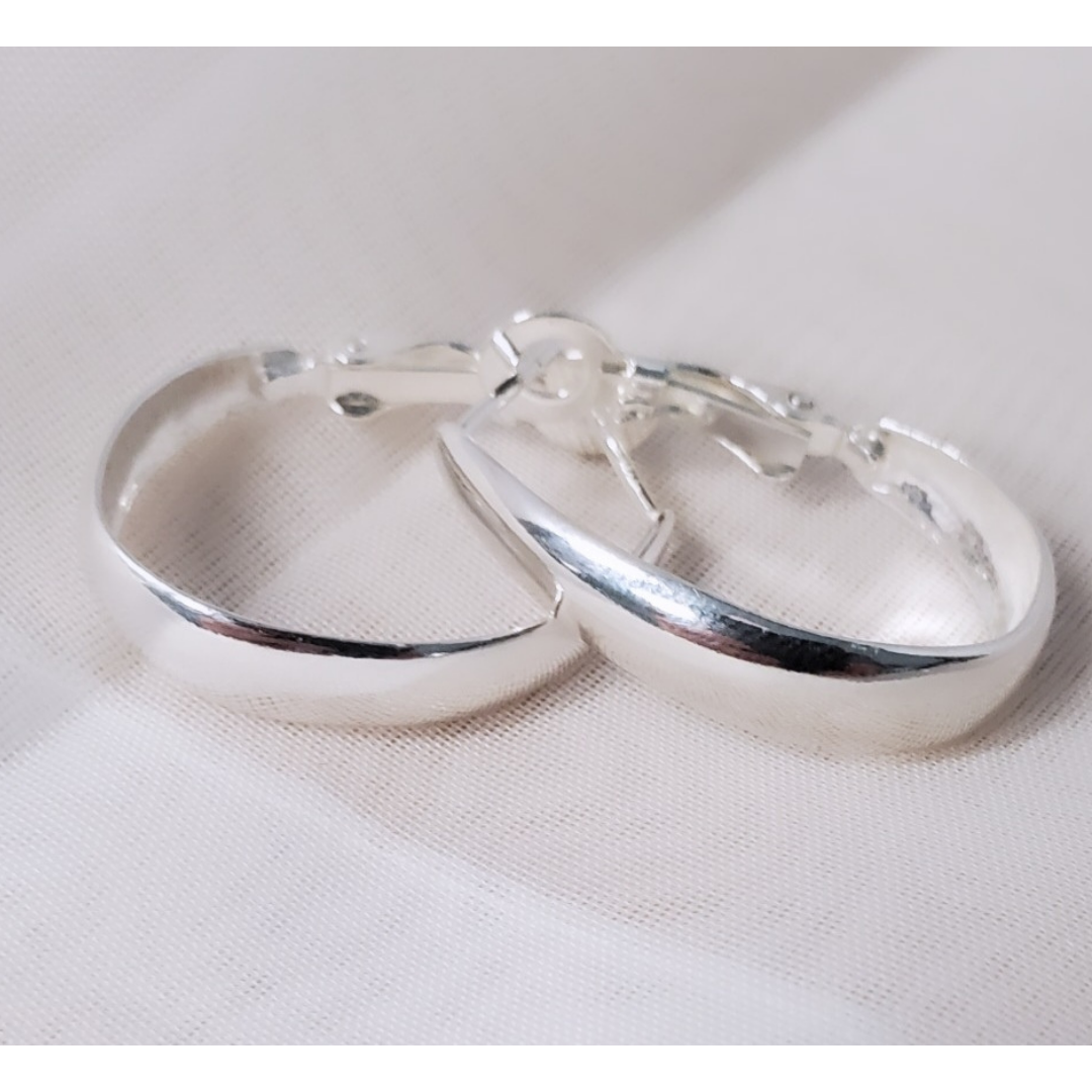 Graceful Curves: Sterling Silver Teardrop Hoop Earrings